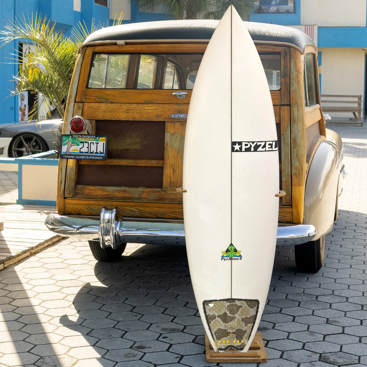 Pyzel Pyzalien II 5'8 Used Surfboard - FCS II