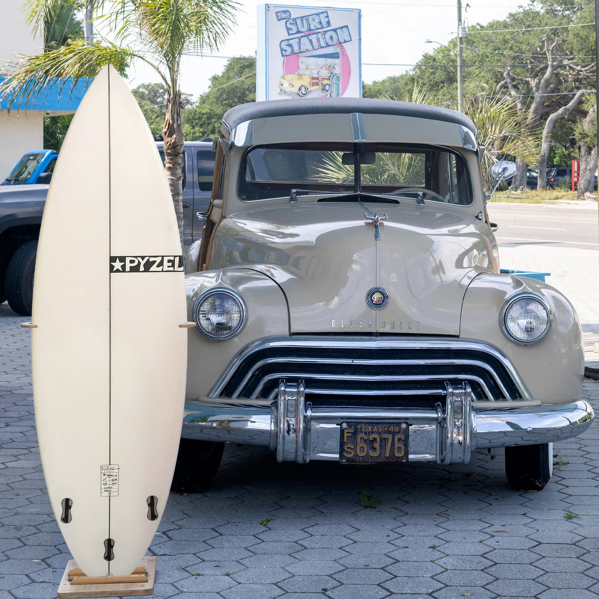Pyzel The Shadow XL PU/Poly 5'8 Used Surfboard - FCS II