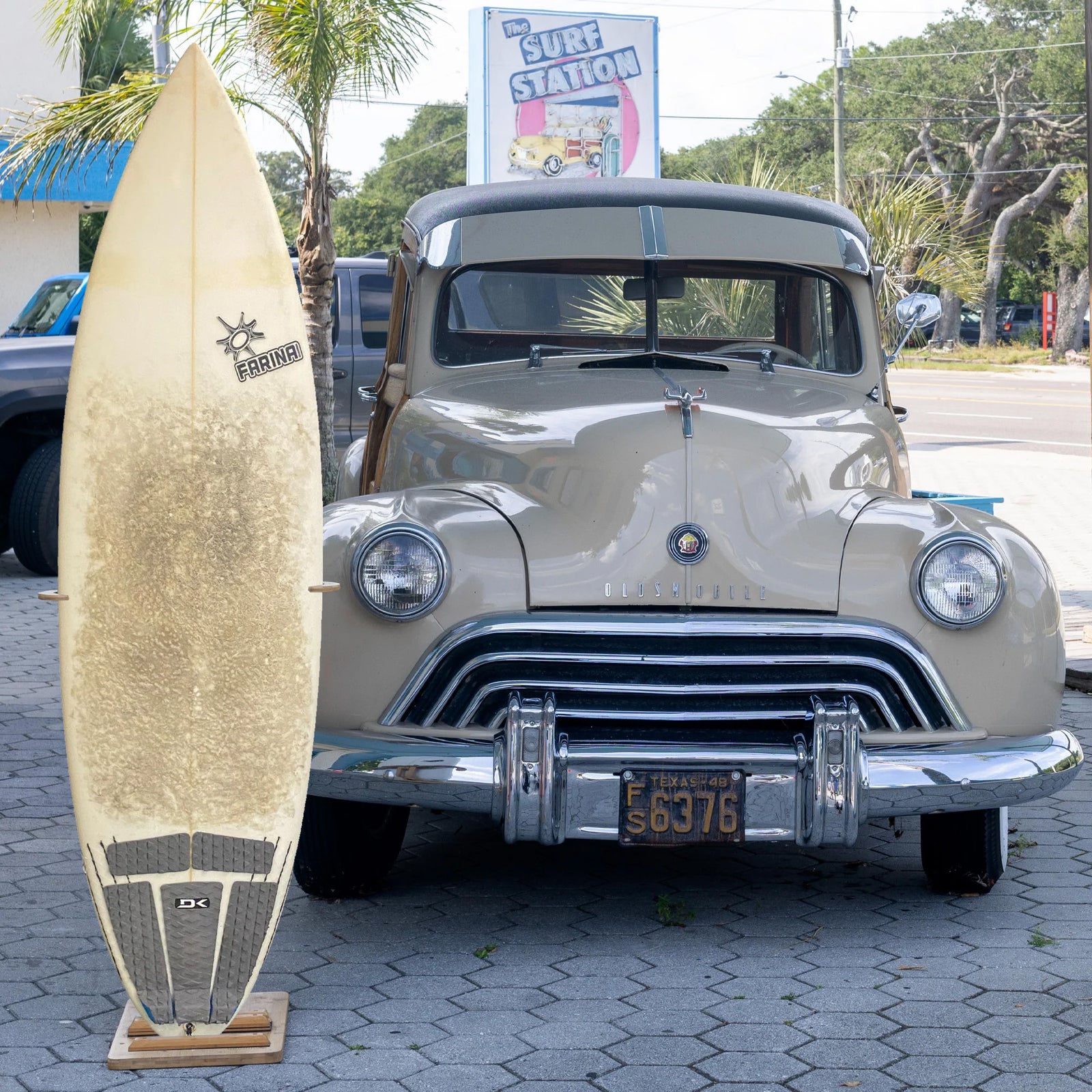 Farina Handcrafted 5'10 Consignment Surfboard - Futures