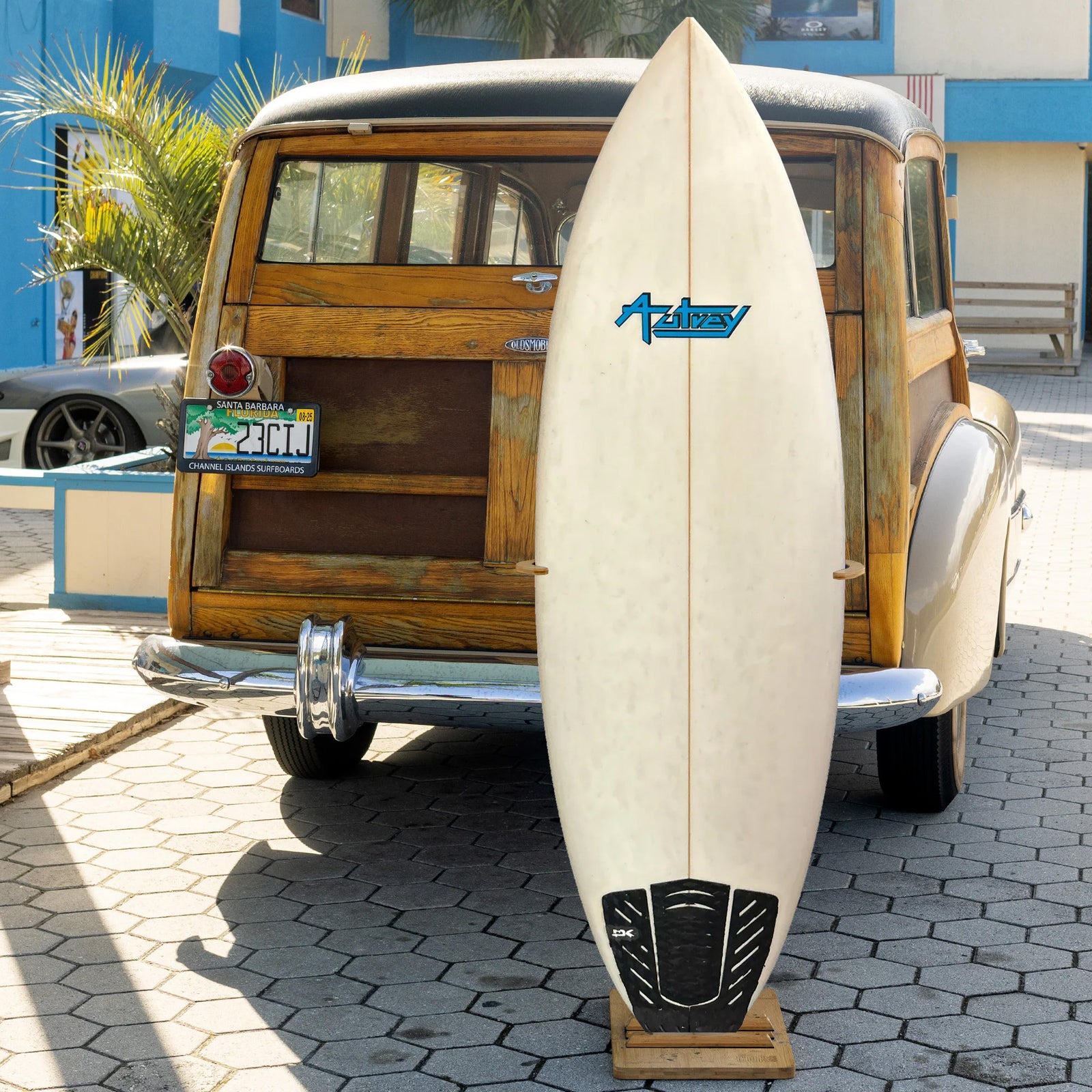 Autrey 5'7 Twin Consignment Surfboard - Futures
