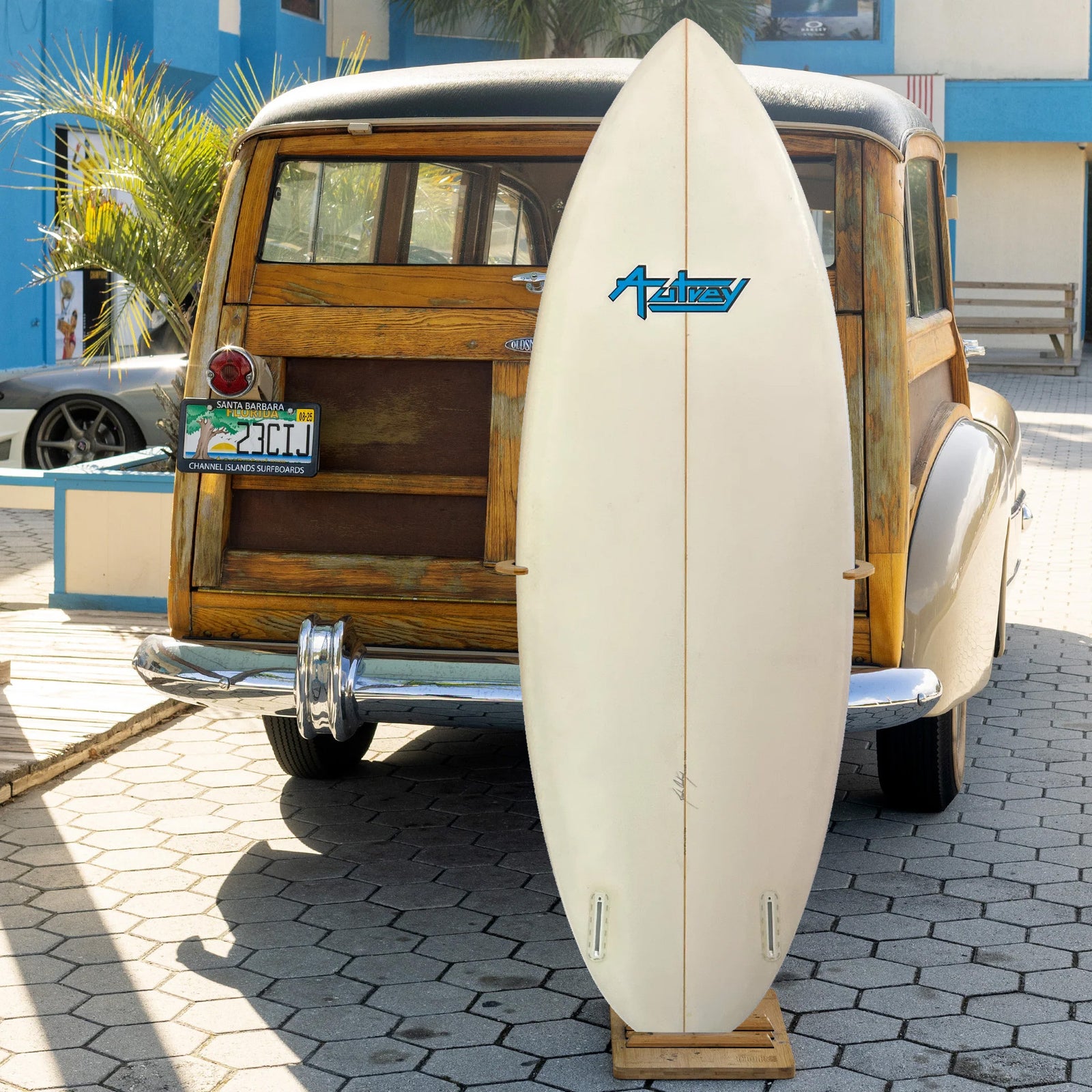 Autrey 5'7 Twin Consignment Surfboard - Futures