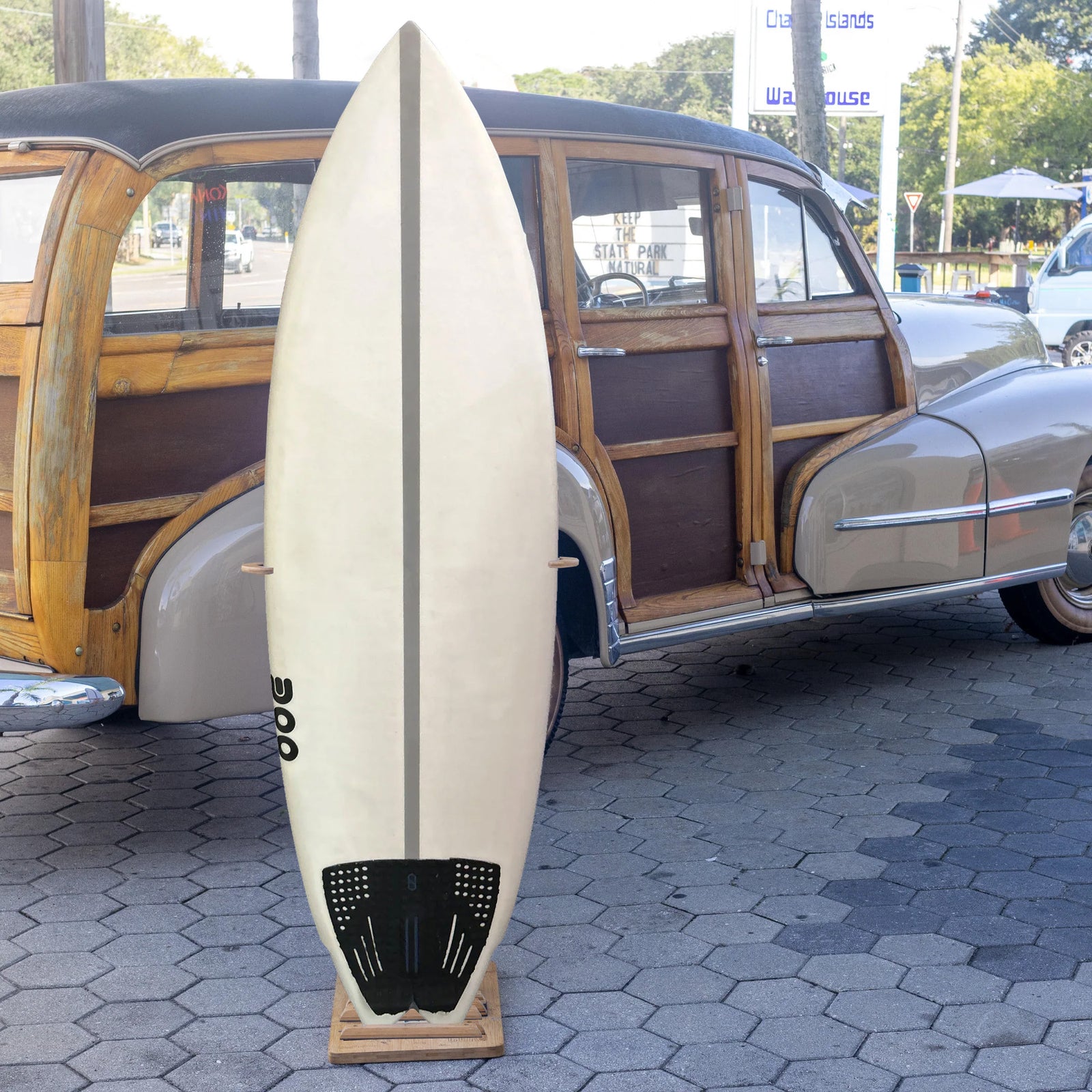 Woo Shapes 5'8 Consignment Surfboard - FCS II