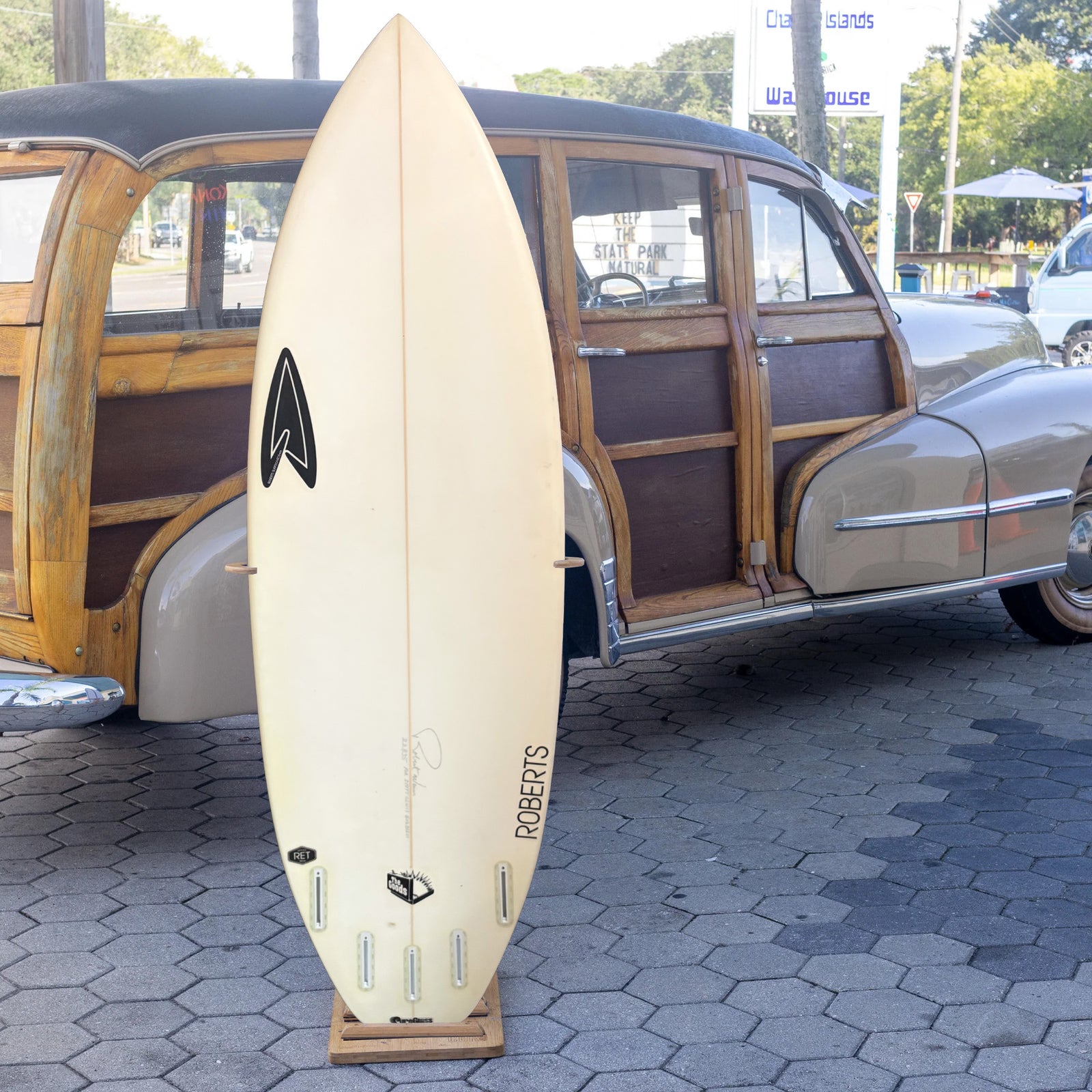 Roberts 5'10 Consignment Surfboard - Futures
