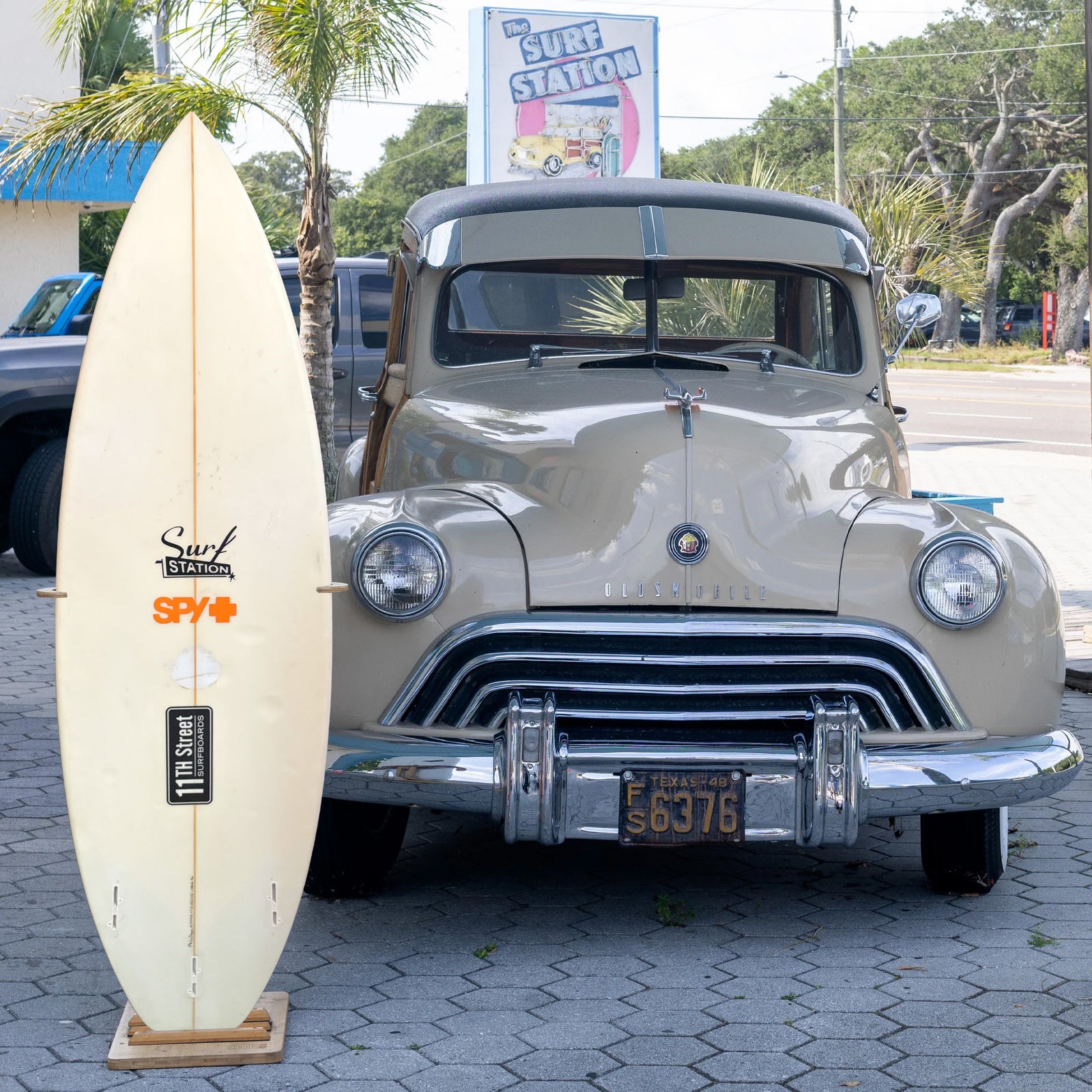 11th Street Surfboards 5'7 Consignment Surfboard - FCS II