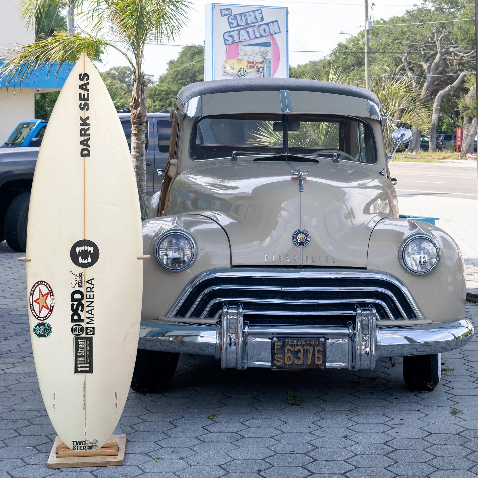 11th Street Surfboards 2Step 5'8 Consignment Surfboard - FCS II
