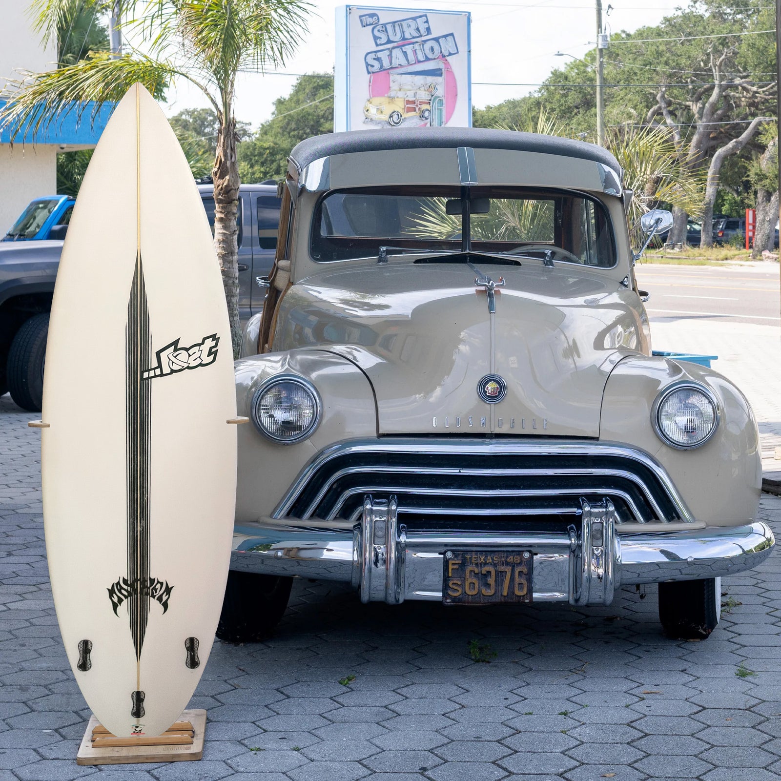 Lost Driver 3 5'7 Consignment Surfboard - FCS II