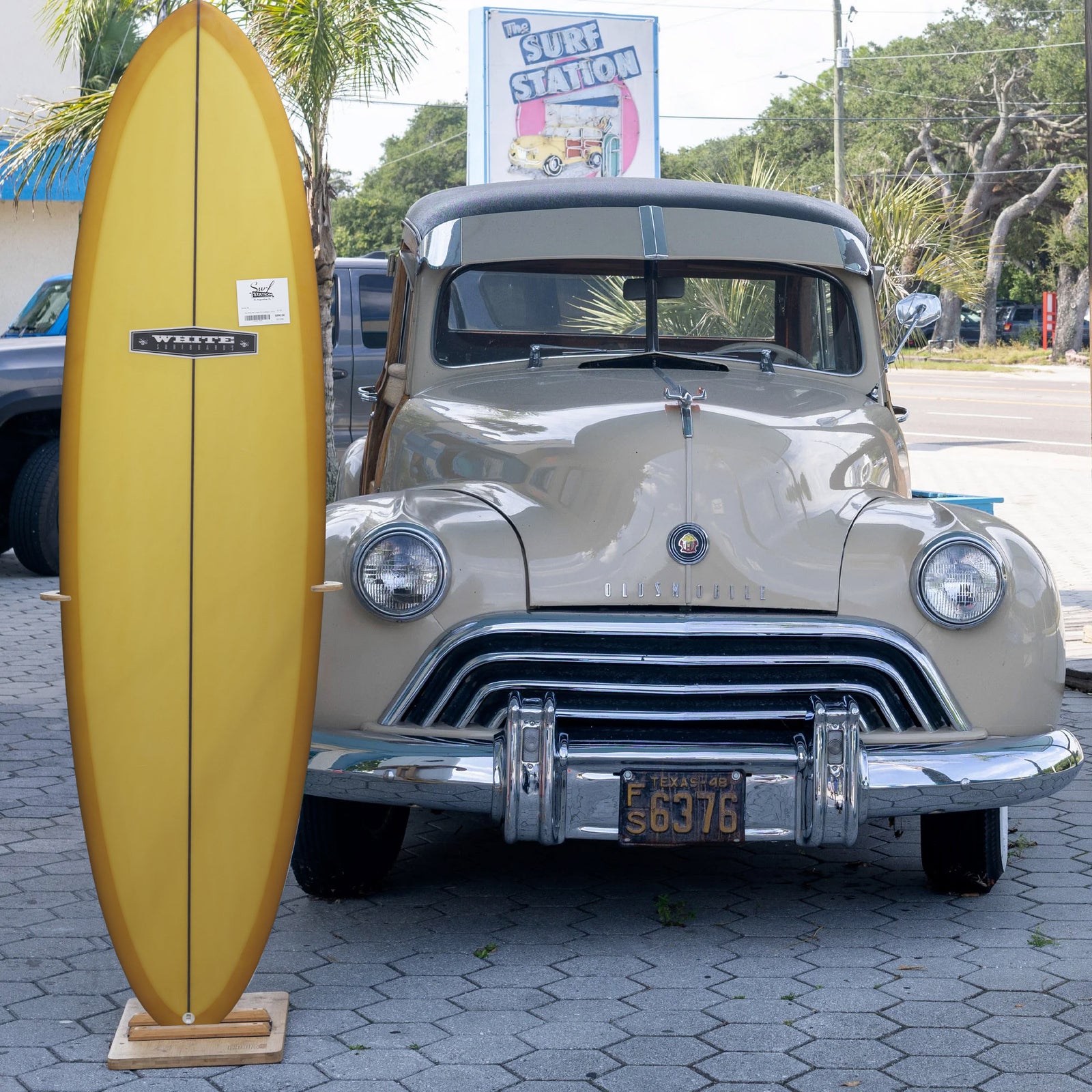 Ken White Mid Length PU/Poly 6'10 Surfboard - FCS II