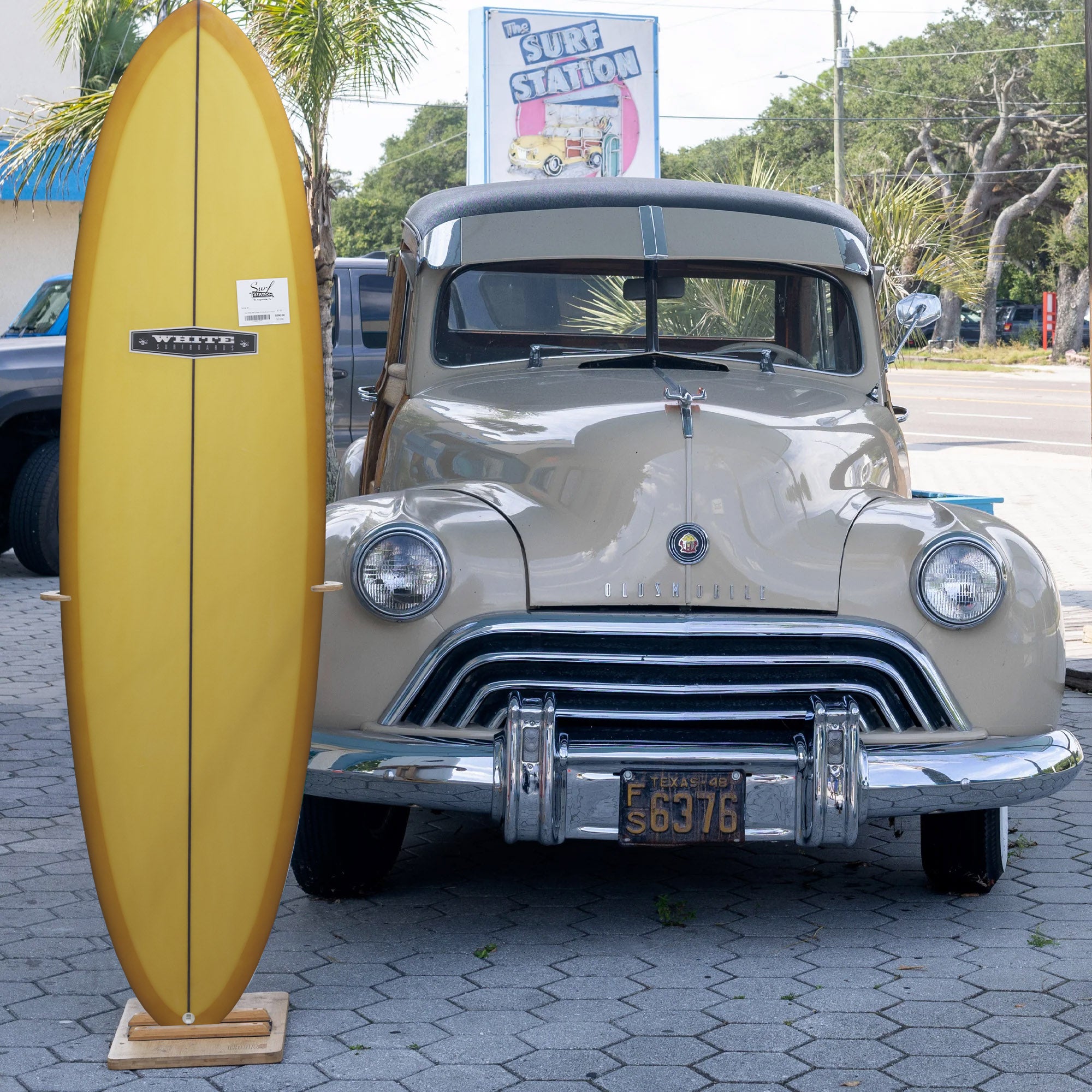 Ken White Mid Length PU/Poly 6'10 Surfboard - FCS II