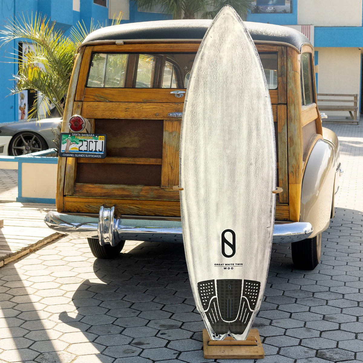 Firewire Great White Twin Volcanic 5'8 Consignment Surfboard - Futures