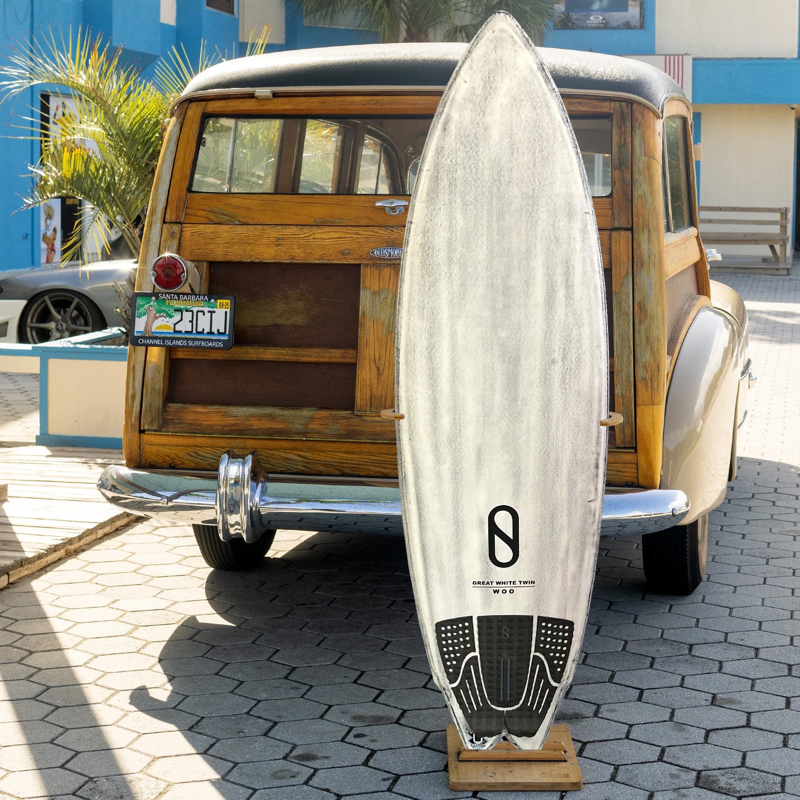 Firewire Great White Twin Volcanic 5'8 Consignment Surfboard - Futures