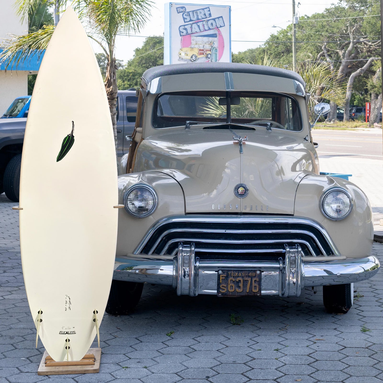 Chilli Surfboards 5'11 FlexLite Consignment Surfboard - FCS