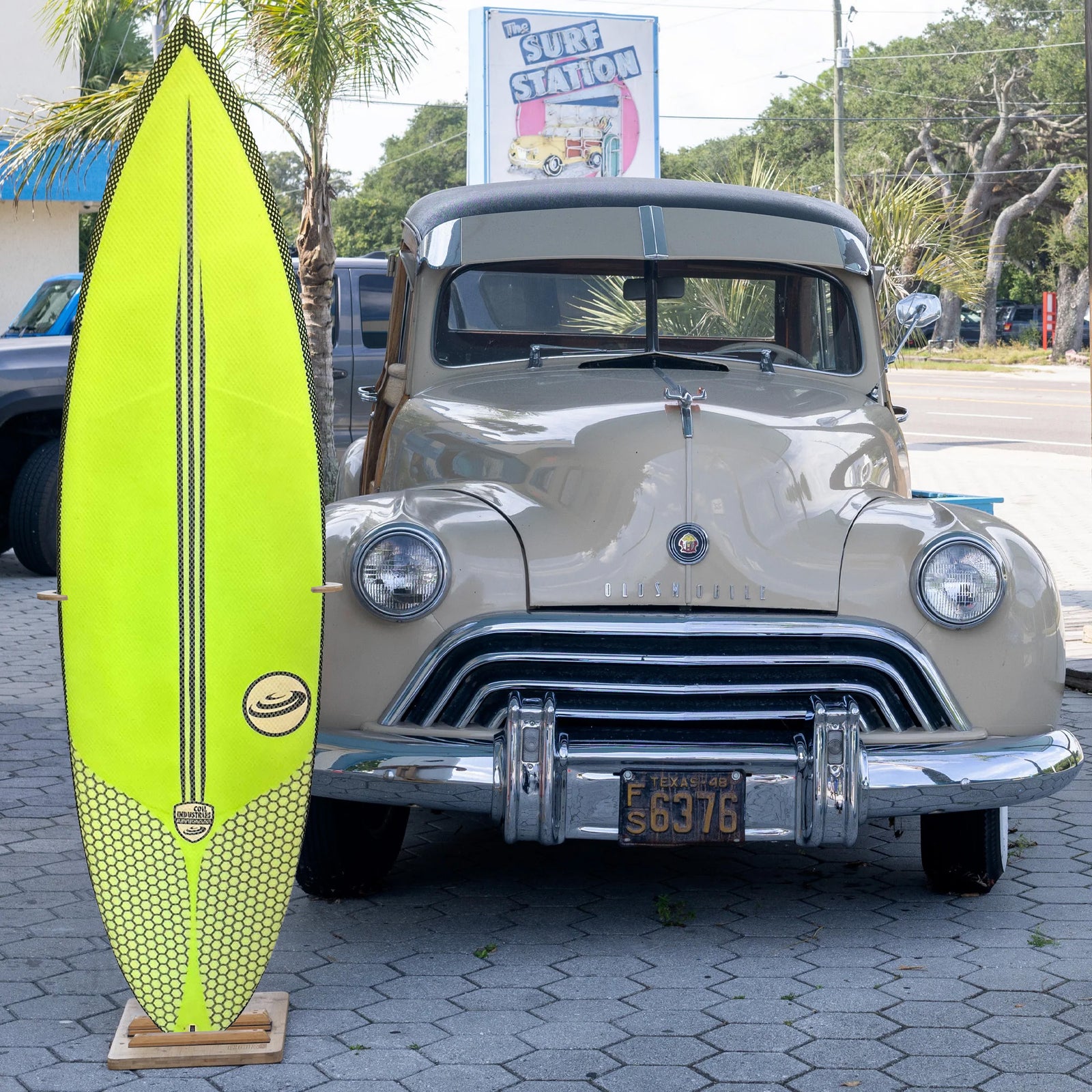 Coil Industries 5'11 Used Surfboard - Futures