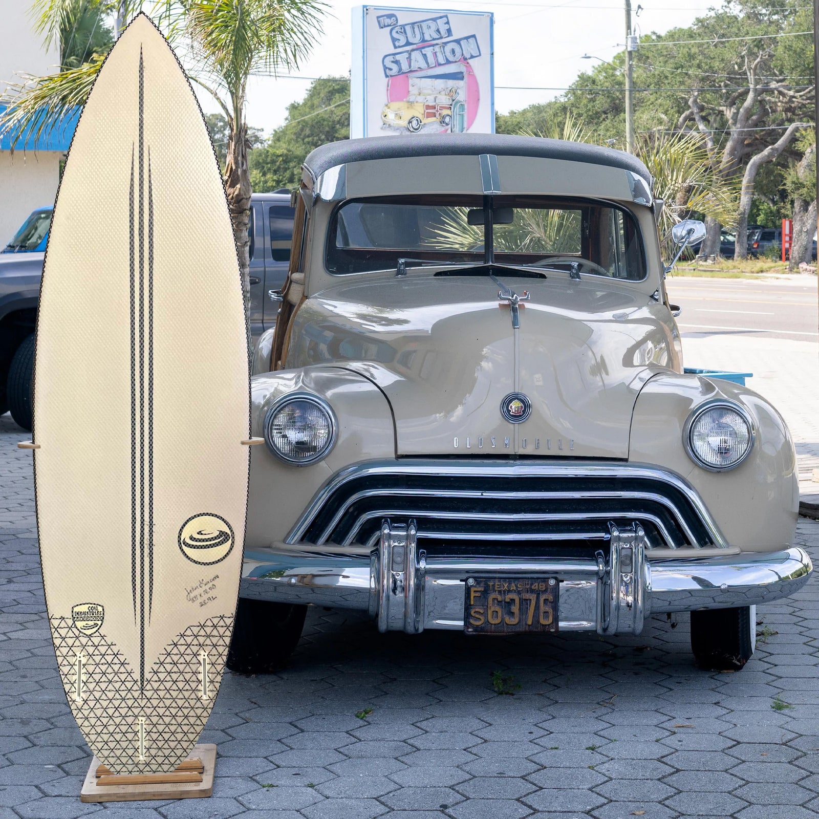 Coil Industries 5'11 Used Surfboard - Futures