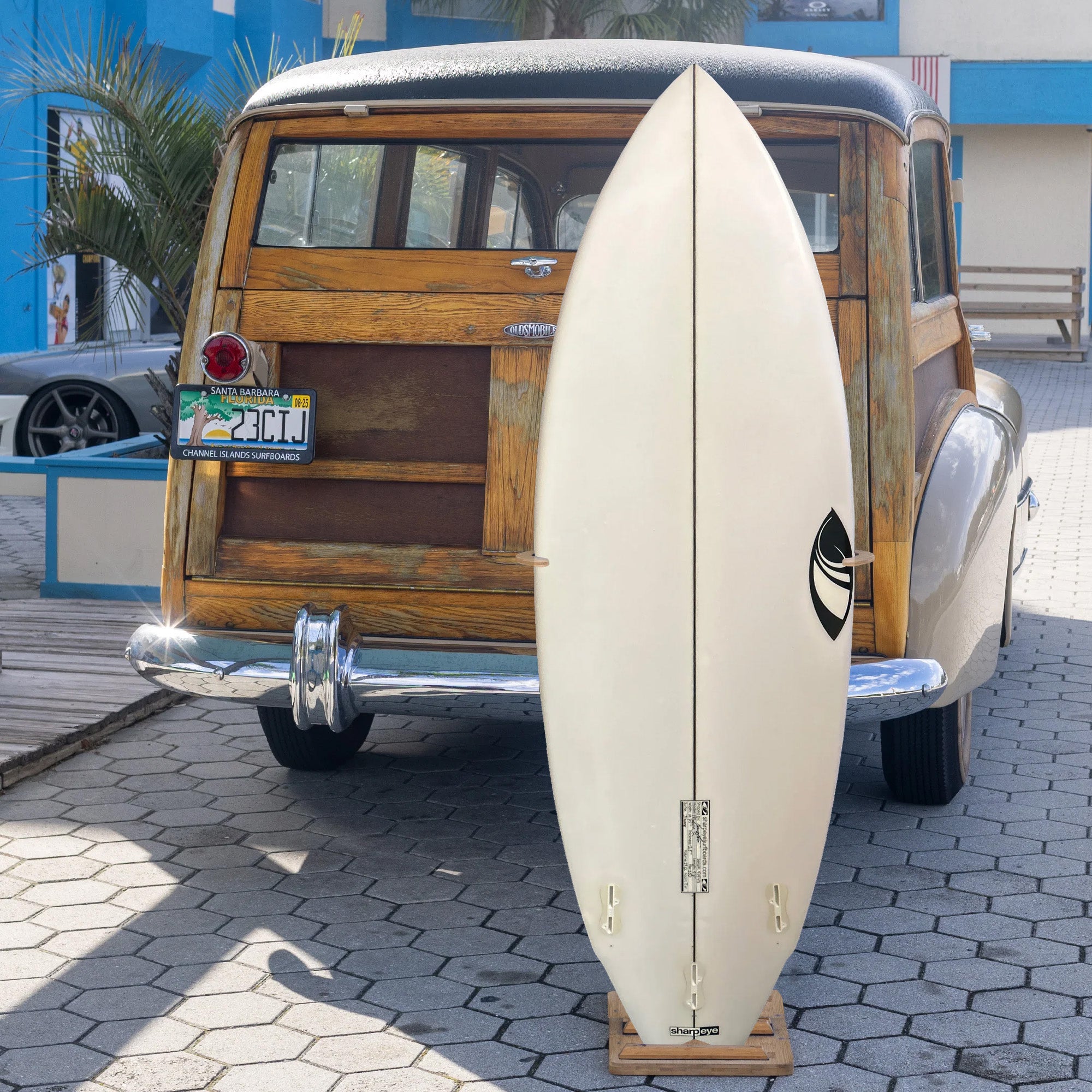 Sharp Eye Modern 2 PU/Poly 5'6 Consignment Surfboard - FCS II