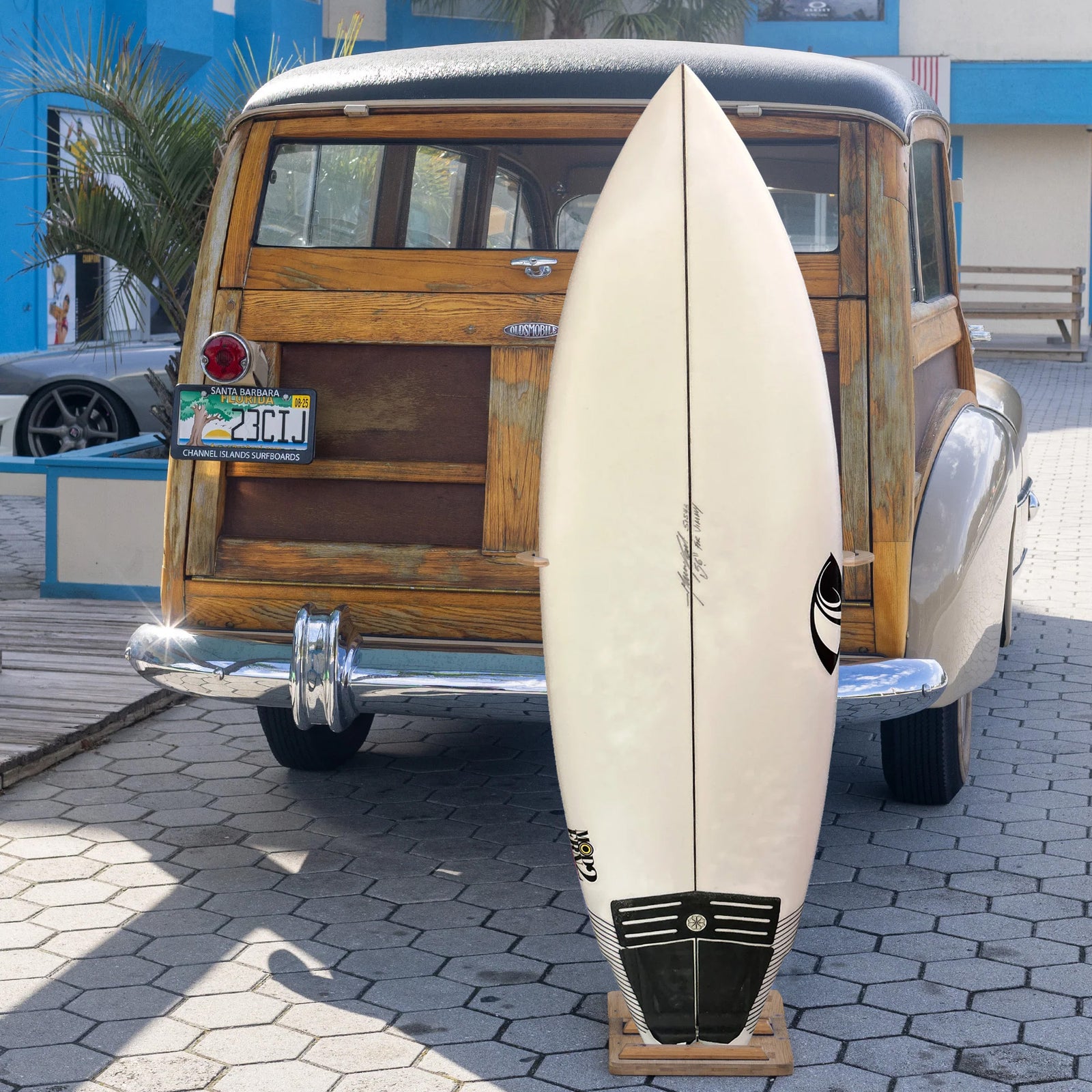 Sharp Eye Modern 2 5'6 Consignment Surfboard - FCS II