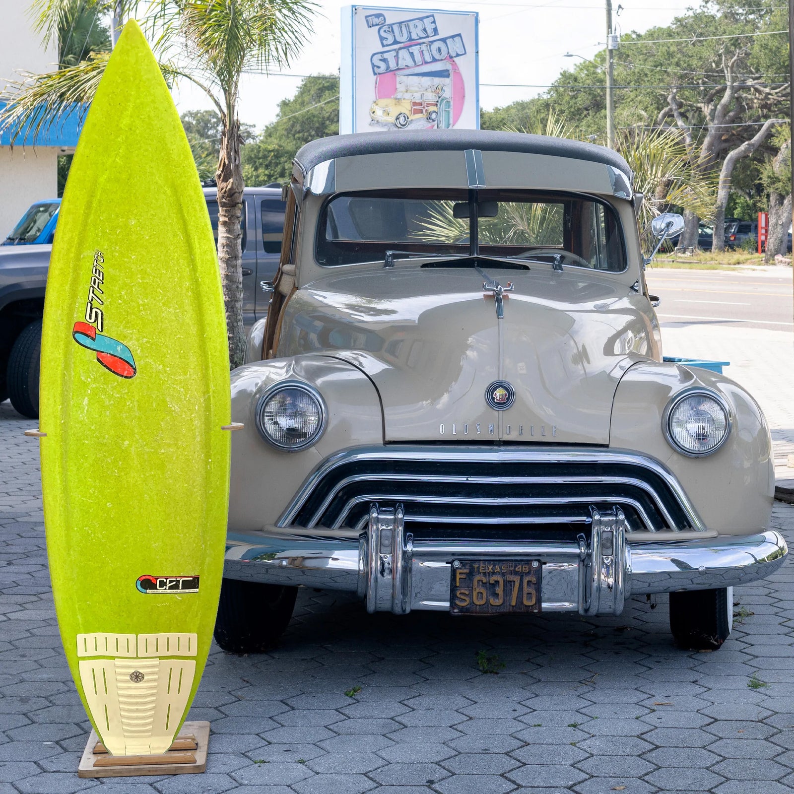 Stretch Surfboards 5'10 Consignment Surfboard - Futures
