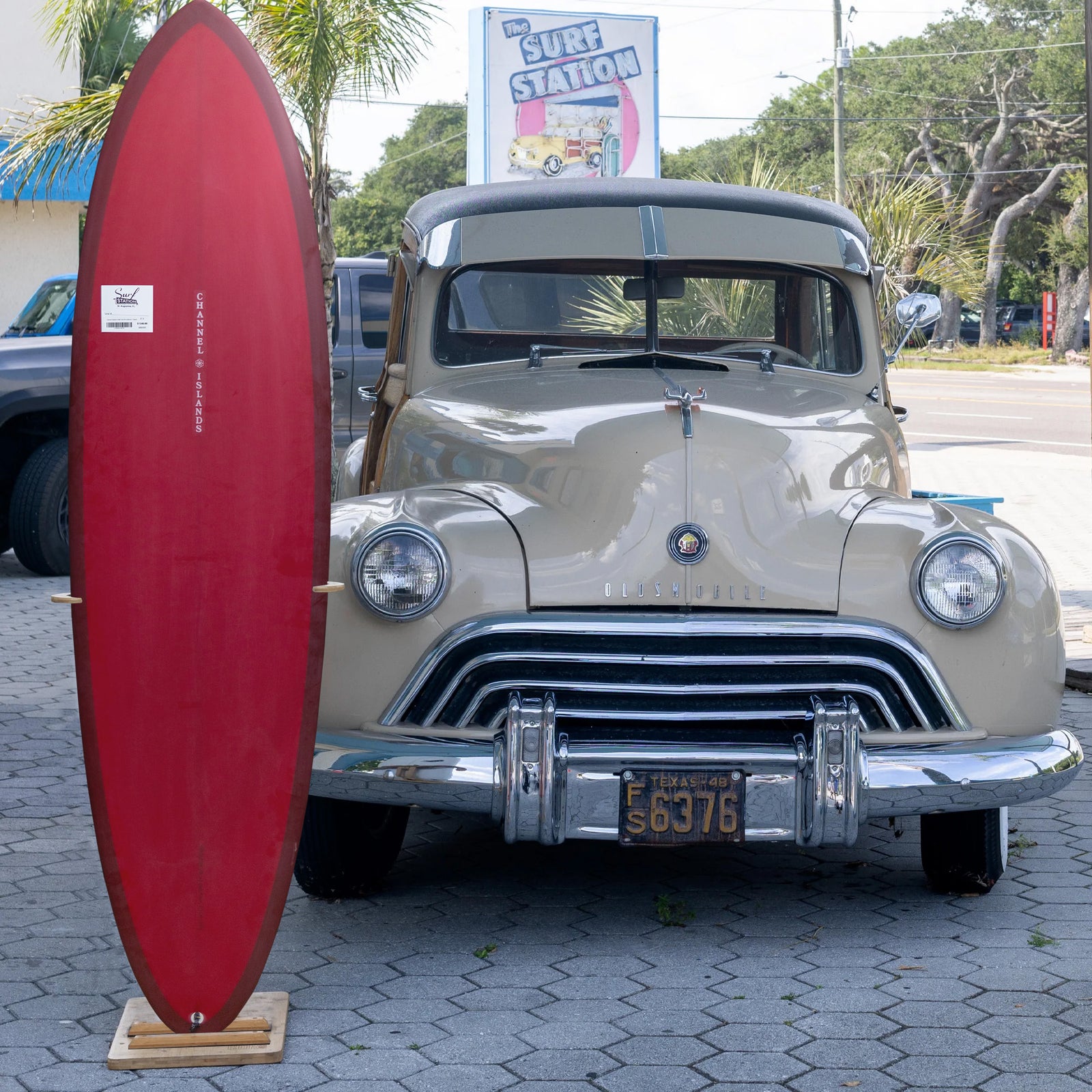 Channel Islands CI Mid Twin 6'9 Surfboard - Futures