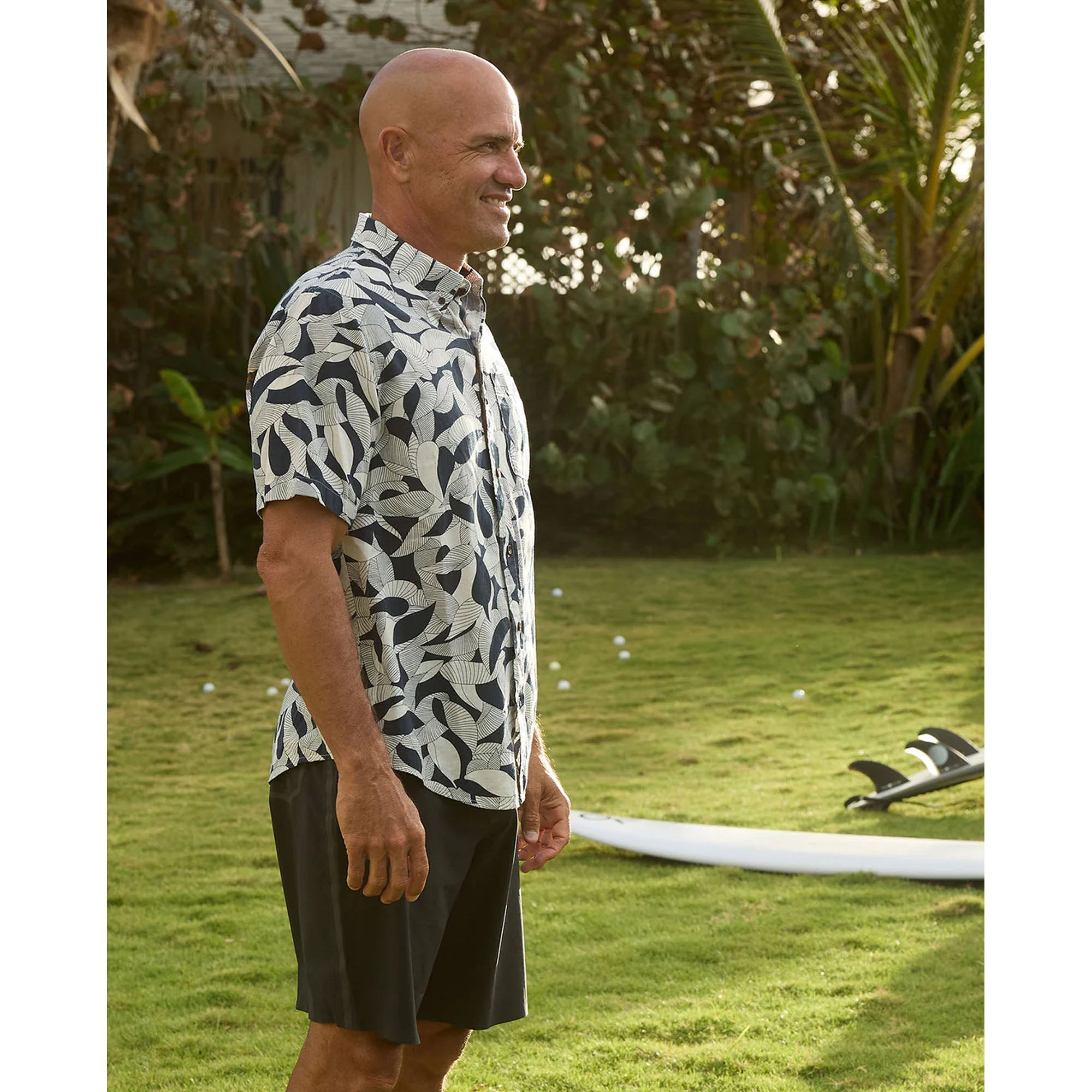 Outerknown Studio Men's S/S Dress Shirt - Indigo Floating Fauna