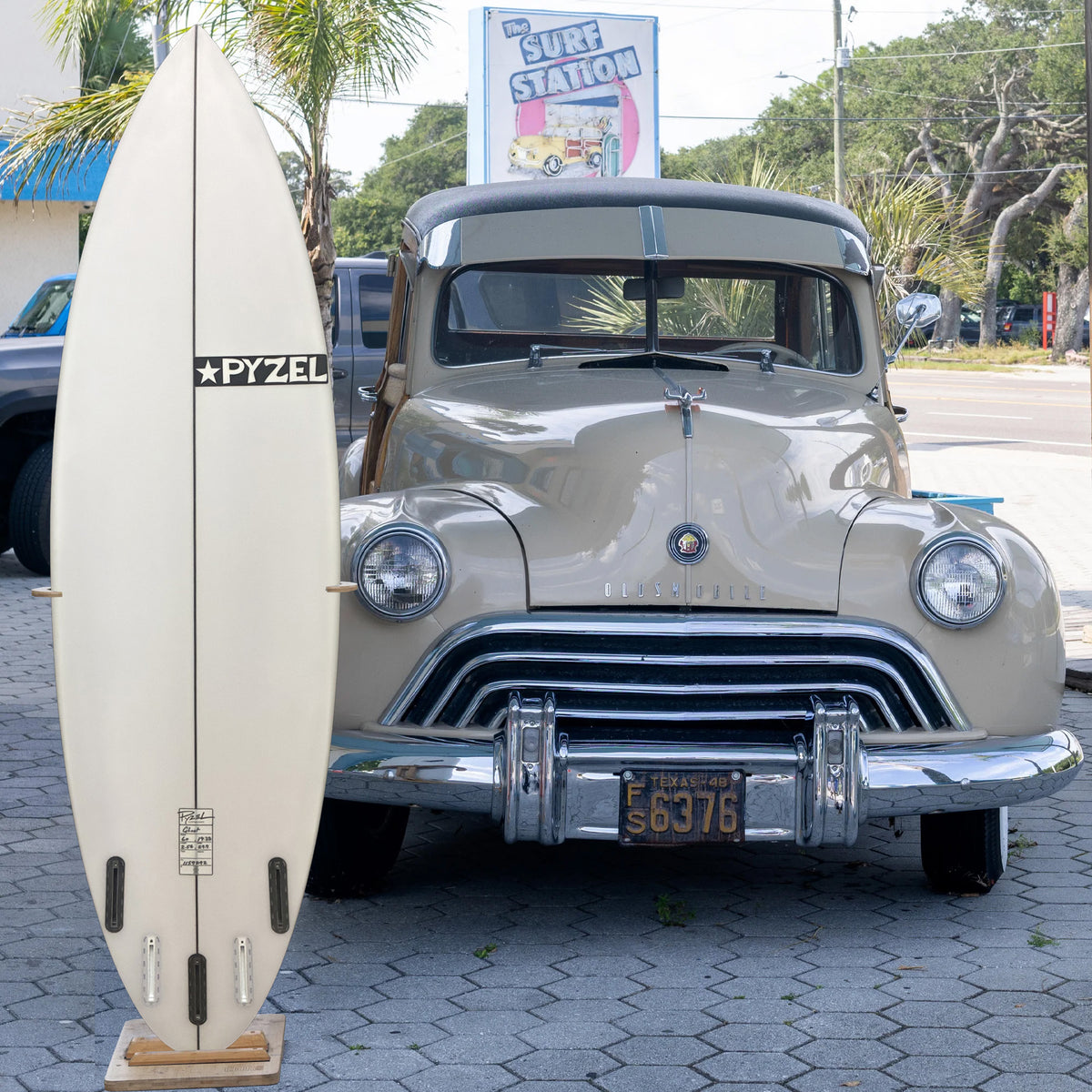 Pyzel Ghost PU/Poly 6'0 Surfboard - Futures
