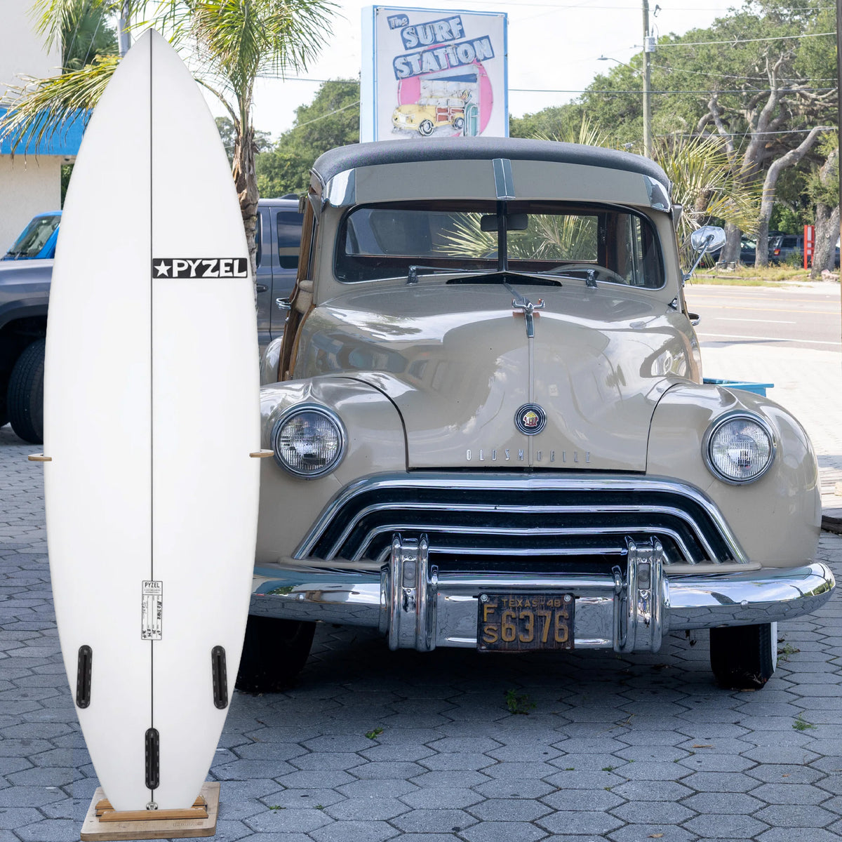 Pyzel Red Tiger PU/Poly 5'10 Surfboard - Futures