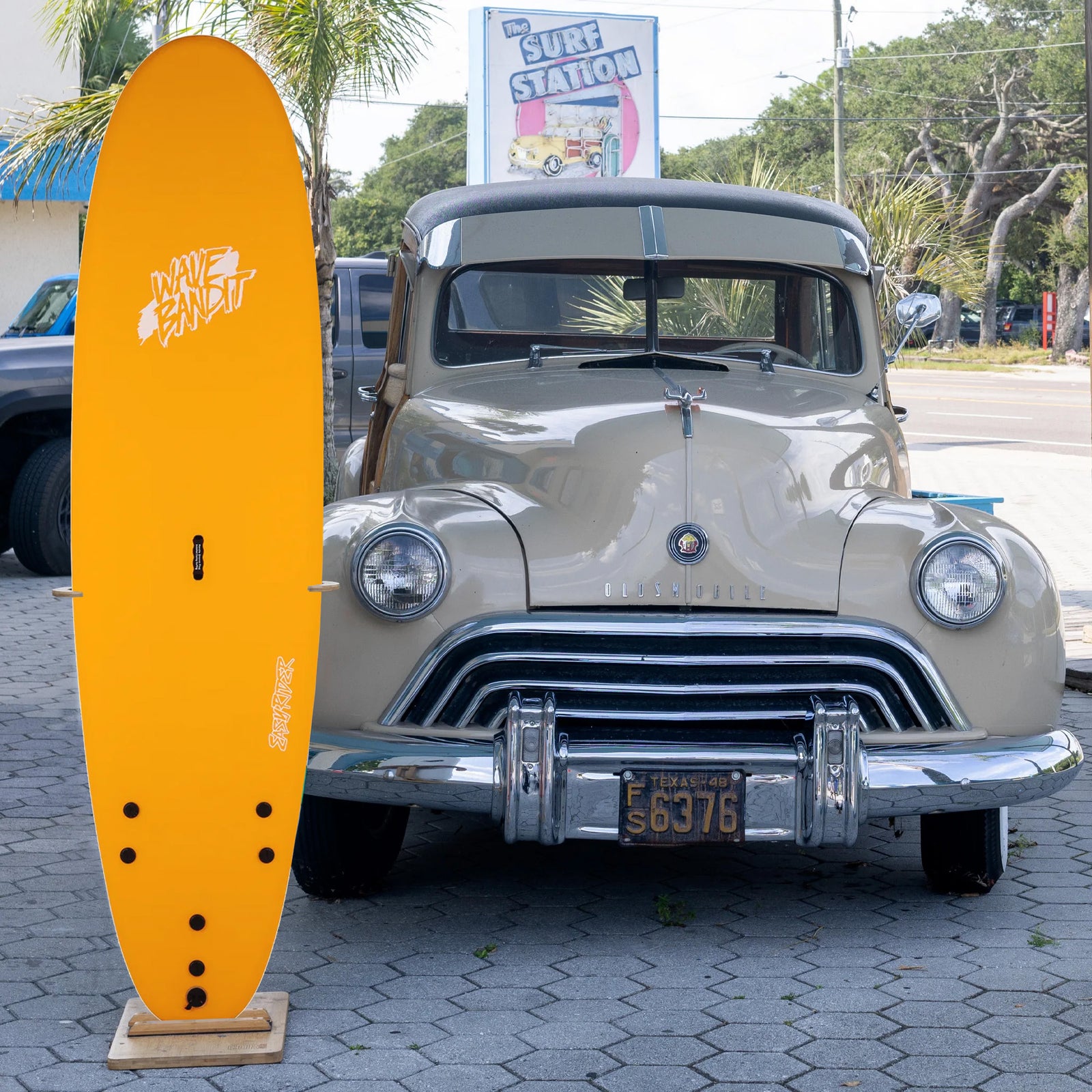Catch Surf Wave Bandit EZ Rider 7'0 Soft Surfboard - Orange/White Bolts