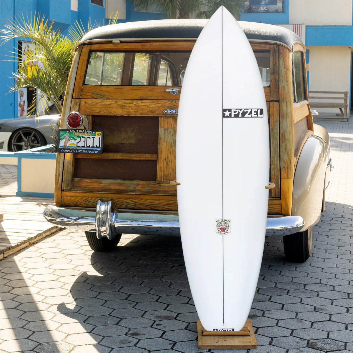 Pyzel White Tiger PU/Poly 5'6 Surfboard - FCS II