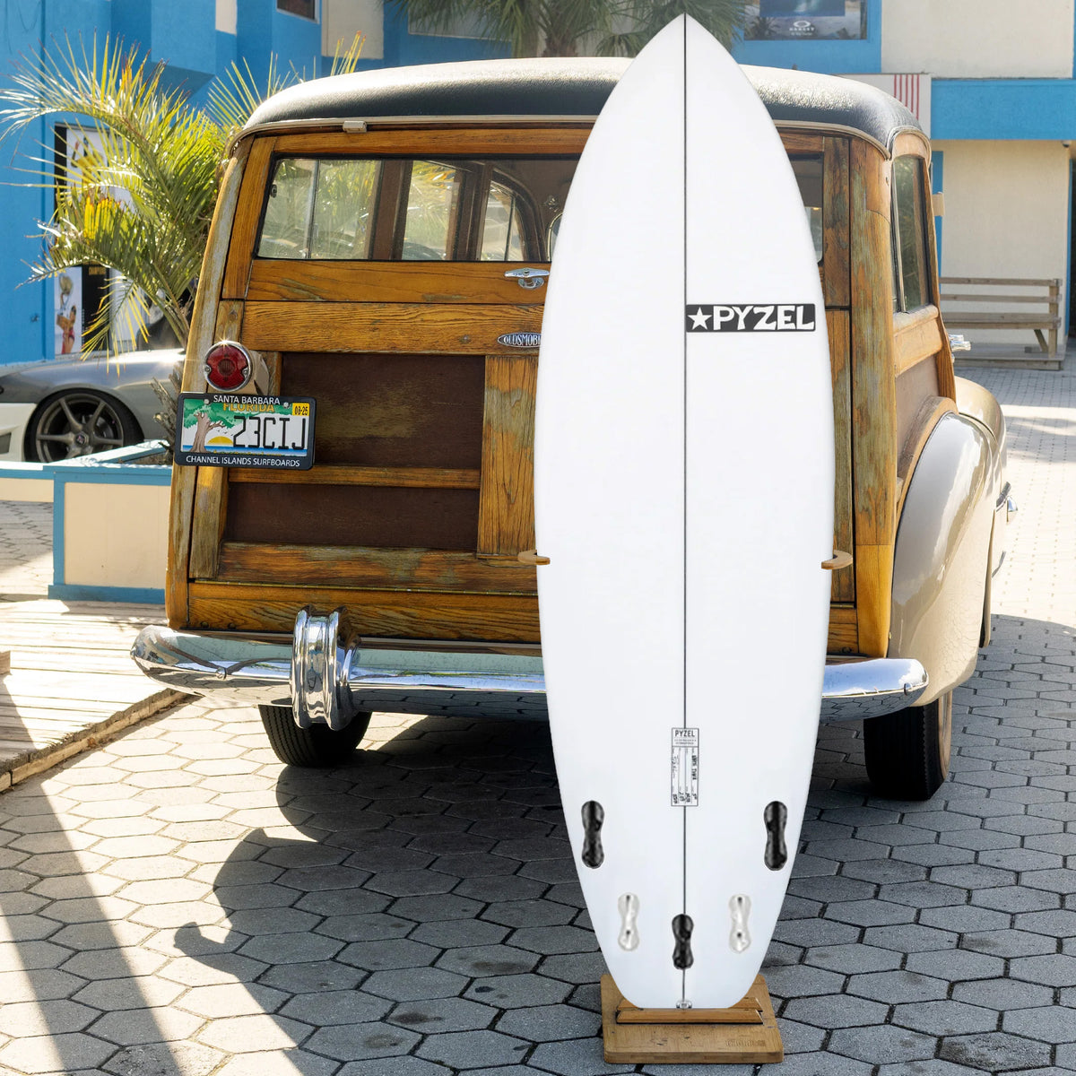 Pyzel White Tiger PU/Poly 5'6 Surfboard - FCS II