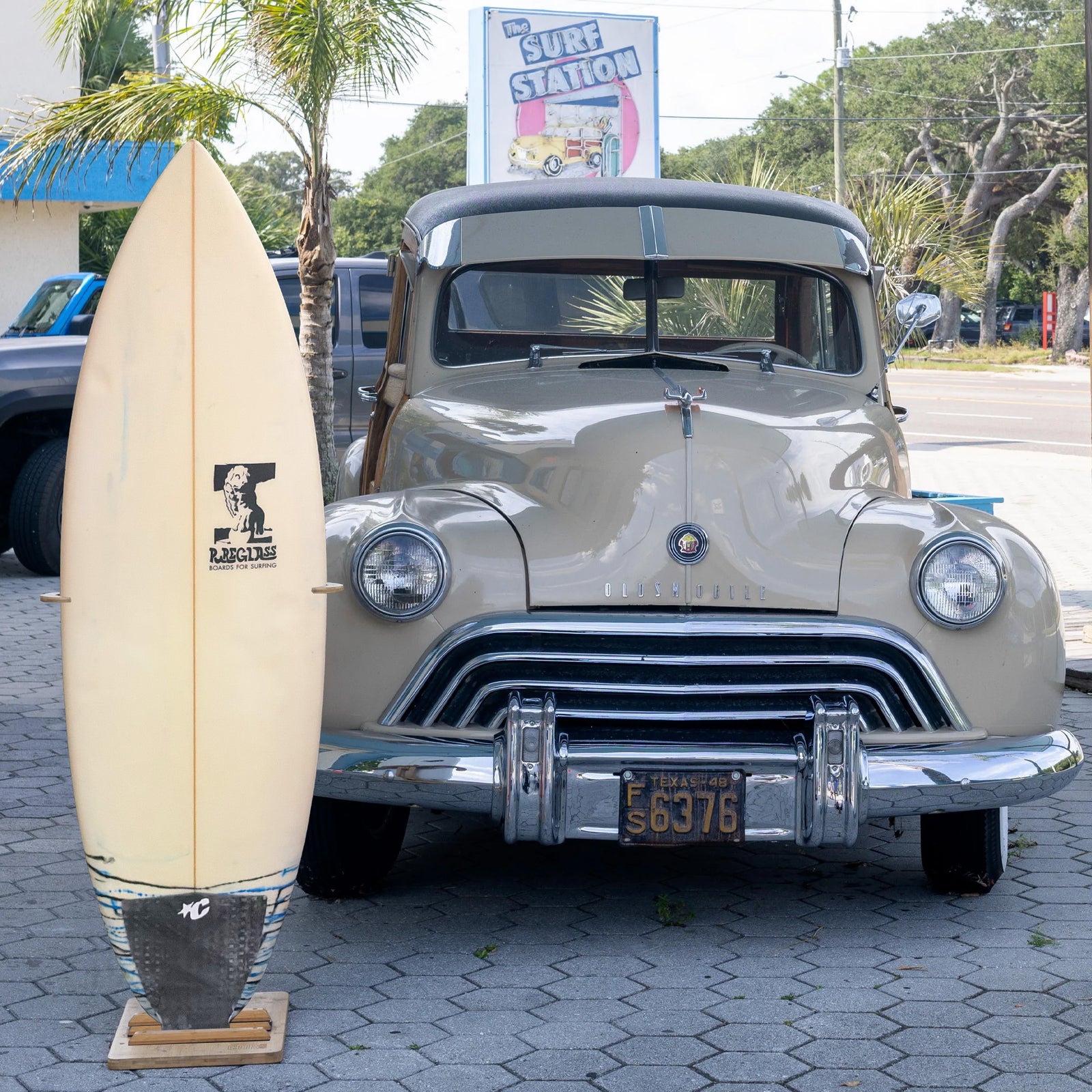 PureGlass PU/Poly 5'6 Consignment Surfboard - FCS II