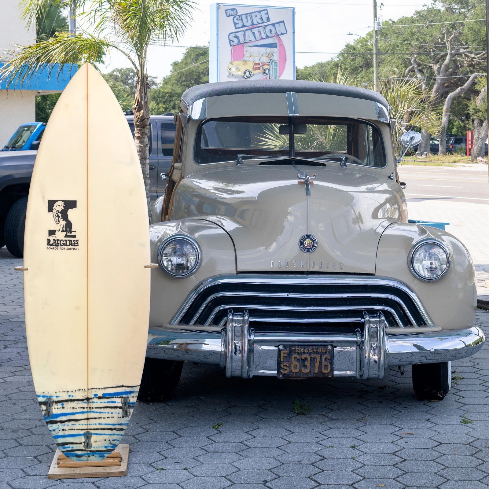 PureGlass PU/Poly 5'6 Consignment Surfboard - FCS II